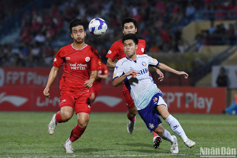 Đội bóng áo lính nhập cuộc với quyết tâm cao. (Ảnh: TRẦN HẢI)