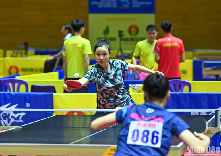 Hoa khôi Nguyễn Thị Mai Phương (Hải Dương-Long Hải 1) thất thủ trước Vũ Hoài Thanh. (Ảnh: DUY LINH)