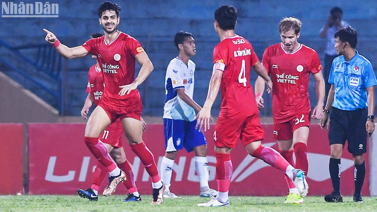 Thể Công Viettel tạo lợi thế cách biệt sau hiệp 1. (Ảnh: TRẦN HẢI)