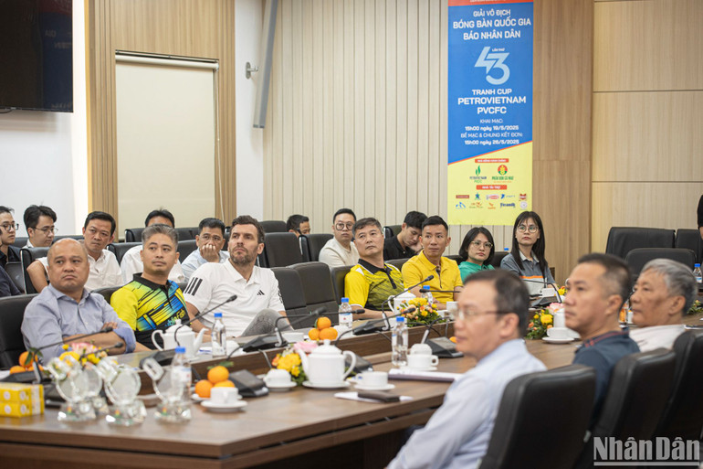 Các đại biểu tham dự buổi họp báo.