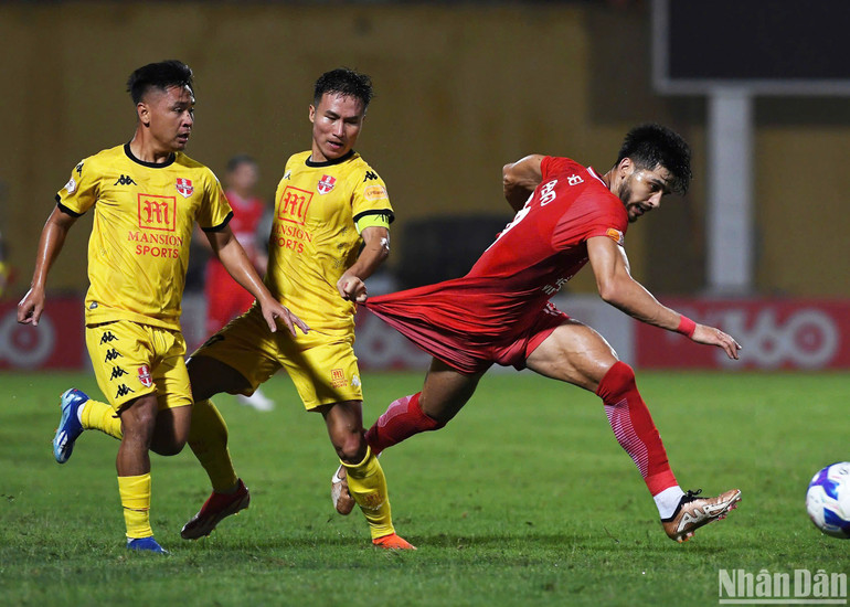 Với nỗ lực công phá, Hải Phòng đã gỡ hòa 2-2 đầy căng thẳng. (Ảnh: TRẦN HẢI) Với nỗ lực công phá, Hải Phòng đã gỡ hòa 2-2 đầy căng thẳng. (Ảnh: TRẦN HẢI)