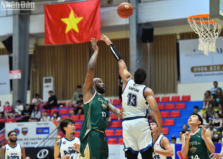 DeAngelo Hamilton đã có ngày thi đấu mờ nhạt.