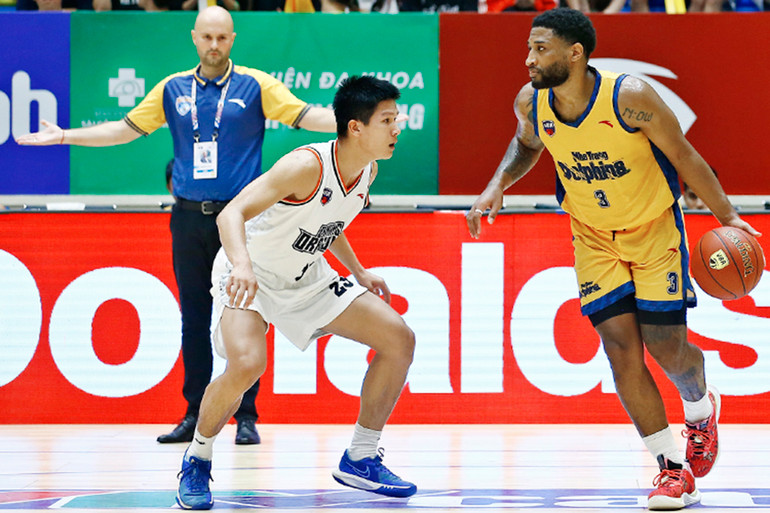 Cầu thủ xuất sắc nhất trận - Madarious Gibbs ghi được 21 điểm và 6 kiến tạo.