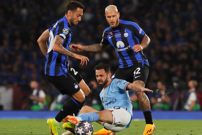 Dù bị đánh giá thấp hơn nhưng Inter Milan mới là đội nhập cuộc khởi sắc và kéo Man City vào thế trận giằng co. (Ảnh: Reuters)