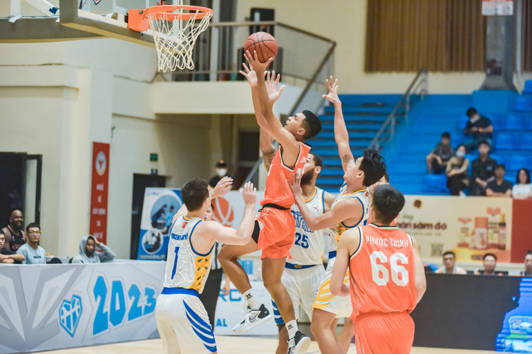 Nội binh triển vọng Nguyễn Anh Kiệt đã thi đấu tốt với 16 điểm và 4 kiến tạo.