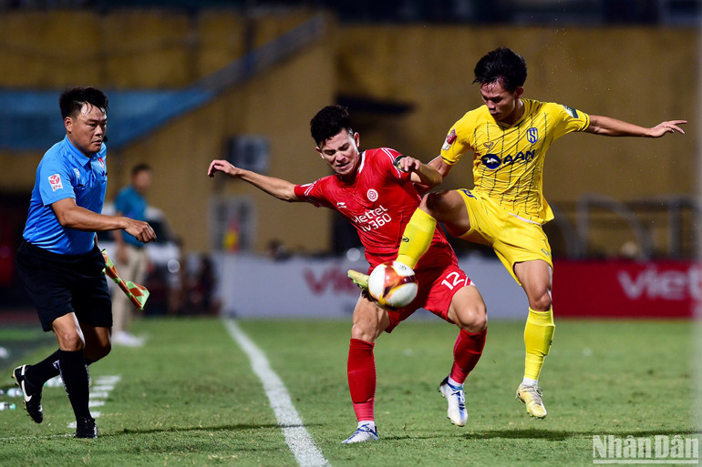Viettel chiếm ưu thế trước Sông Lam Nghệ An.