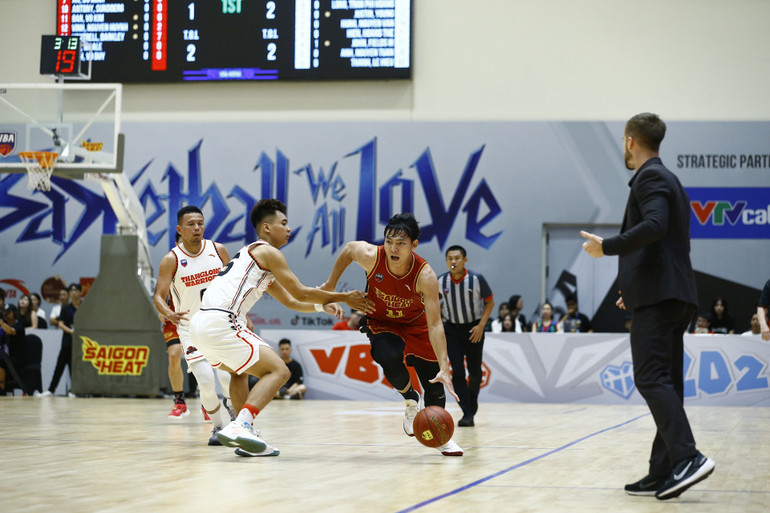 Võ Kim Bản (số 11) và Phú Vinh vẫn là hai tay ném nội xuất sắc tại VBA.