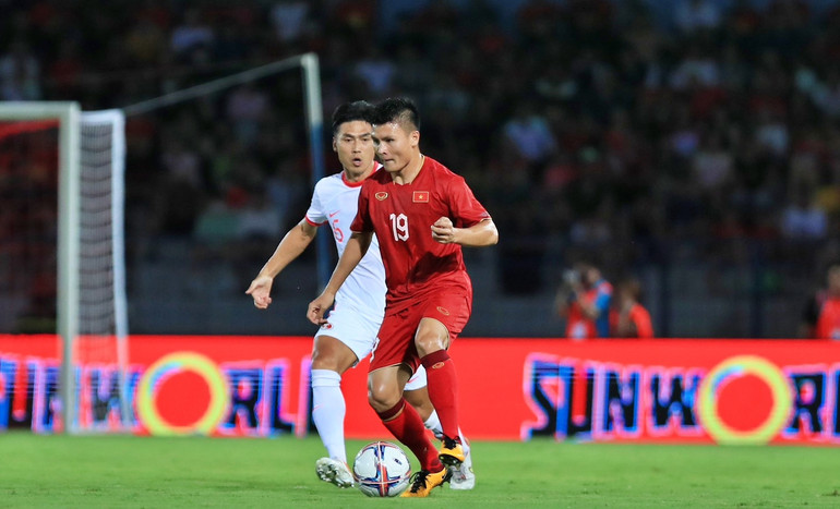 Quang Hải thi đấu nỗ lực nhưng chưa tạo nên điểm nhấn. (Ảnh: VOV) Quang Hải thi đấu nỗ lực nhưng chưa tạo nên điểm nhấn. (Ảnh: VOV)