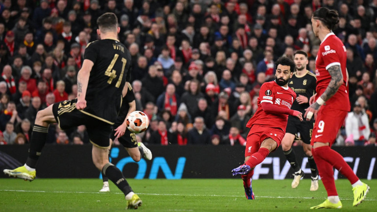 Salah tiếp tục sắm vai mũi nhọn trên hàng công Liverpool. (Ảnh: Goal.com)