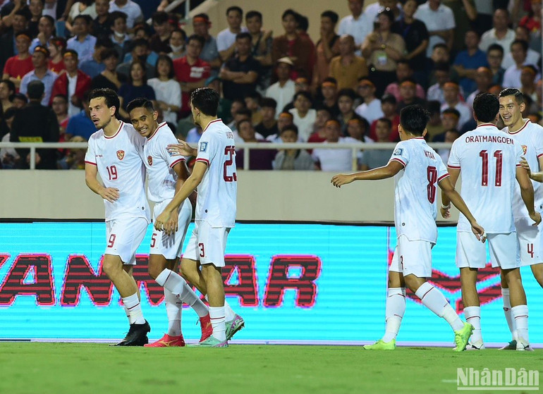 Các cầu thủ Indonesia ăn mừng bàn thắng đầu tiên. (Ảnh: TRẦN HẢI)