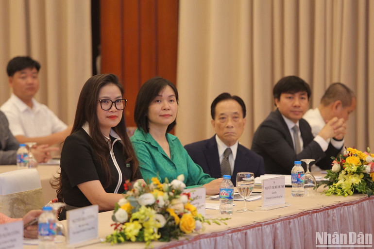 Các đại biểu tham dự chương trình.