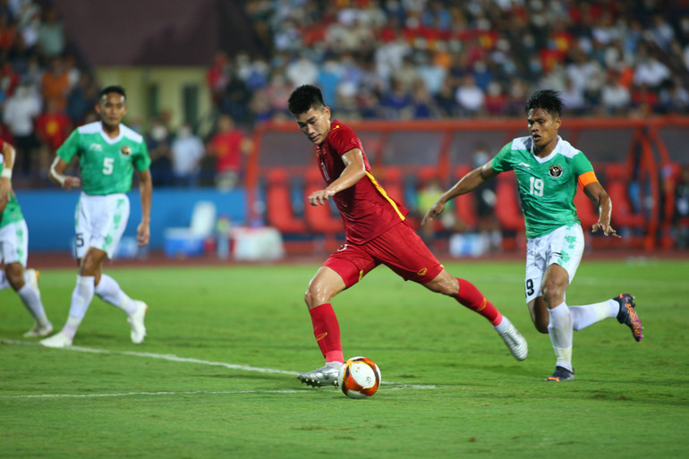 Mạnh Dũng được xem như làn gió mới trên hàng công tuyển Việt Nam. (Ảnh: AFC)