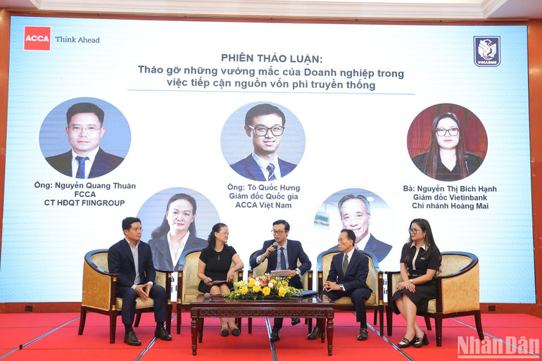 Các đại biểu tham dự phiên thảo luận.