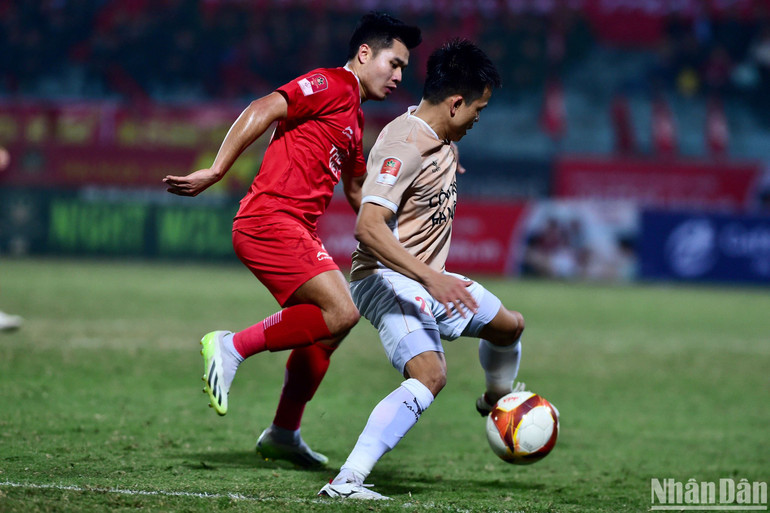 Hàng thủ Công an Hà Nội thiếu vắng trụ cột.