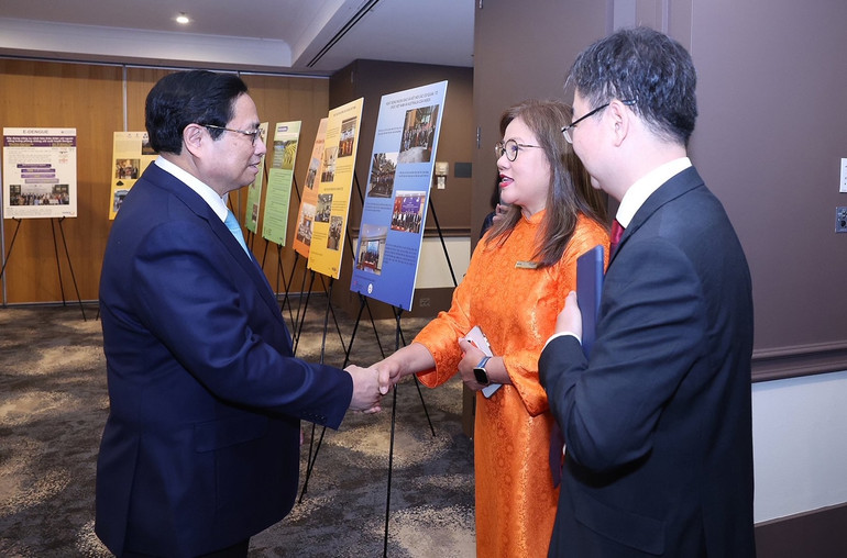 Thủ tướng Phạm Minh Chính gặp mặt đại biểu Hội Trí thức và Chuyên gia Việt Nam tại Australia. (Ảnh: Dương Giang/TTXVN) Thủ tướng Phạm Minh Chính gặp mặt đại biểu Hội Trí thức và Chuyên gia Việt Nam tại Australia. (Ảnh: Dương Giang/TTXVN)