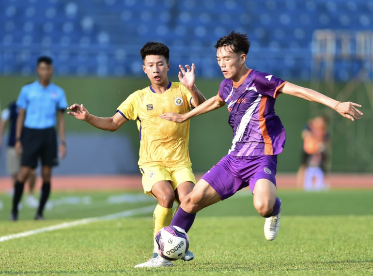 U19 Hà Nội (áo vàng) vượt qua U19 Bình Dương. (Ảnh: VFF)