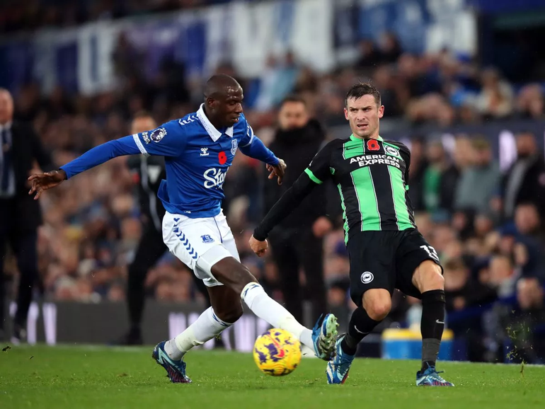 Pascal Gross (phải) là cái tên không thể thay thế của Brighton. (Ảnh: Alamy) Pascal Gross (phải) là cái tên không thể thay thế của Brighton. (Ảnh: Alamy)