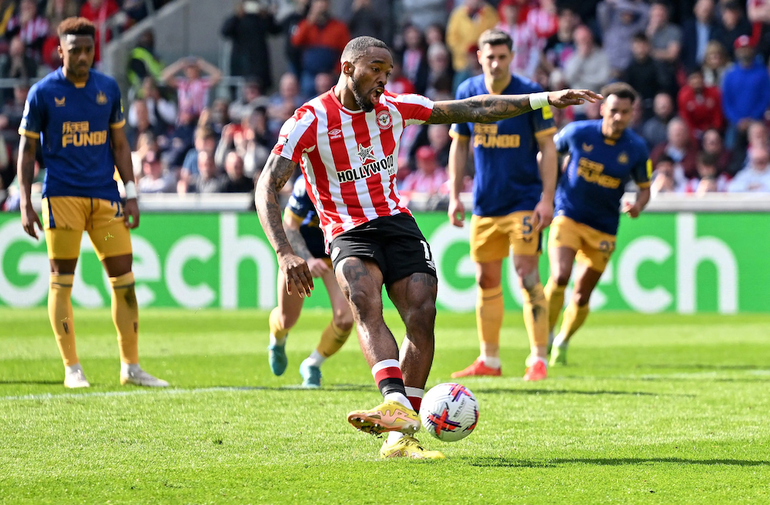 Toney là niềm hy vọng hàng đầu của Brentford. Ảnh: talkSPORT