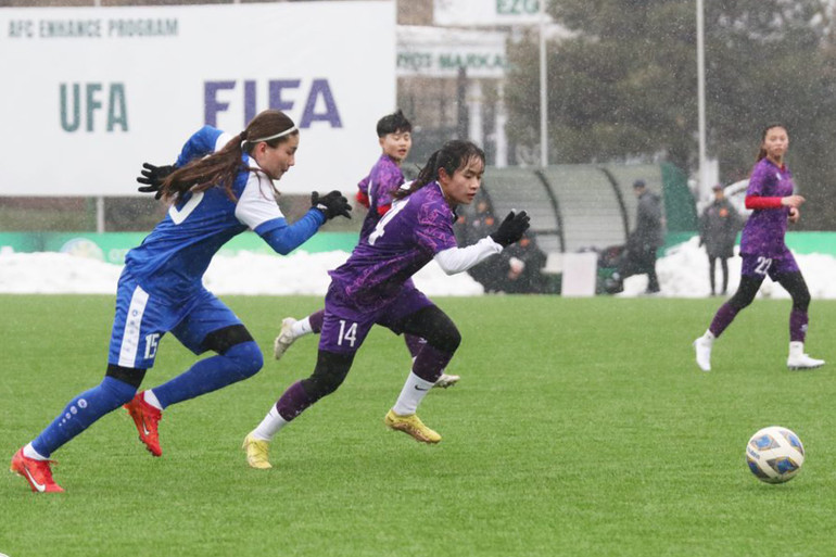 Hai đội thi đấu quyết tâm dù chỉ là trận đấu tập. (Ảnh: VFF) Hai đội thi đấu quyết tâm dù chỉ là trận đấu tập. (Ảnh: VFF)