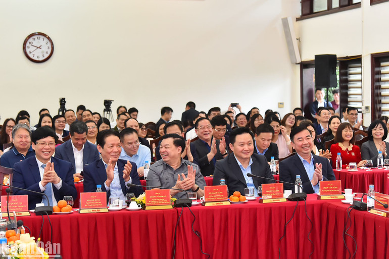 Các đại biểu tham dự hội nghị. Các đại biểu tham dự hội nghị.