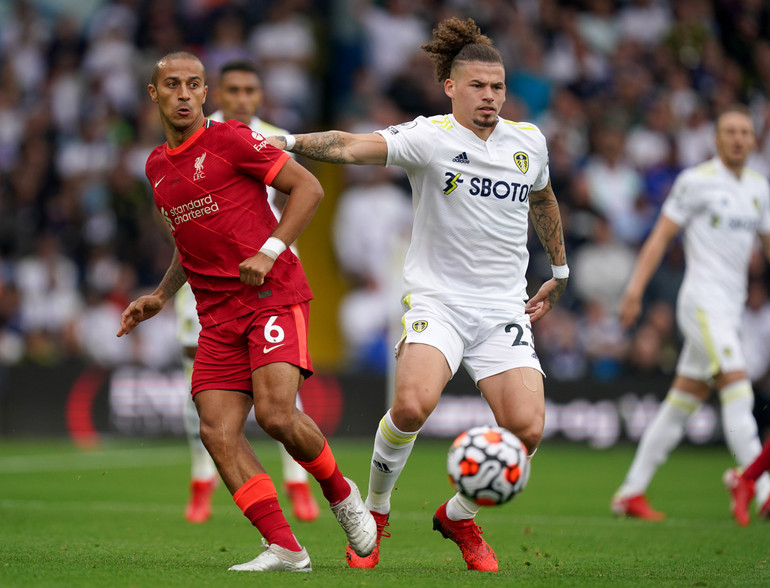 Kalvin Phillips làm nên tên tuổi trong màu áo Leeds. (Ảnh: The Athletic)
