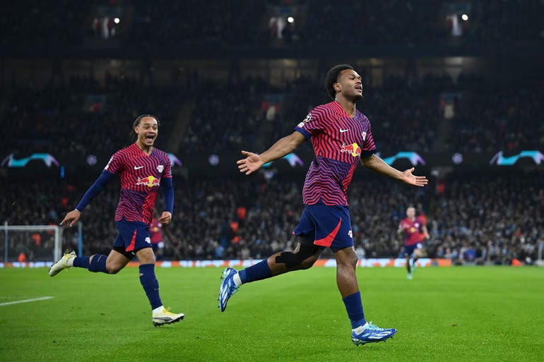 Openda ghi hai bàn vào lưới Man City tại đấu trường Champions League.