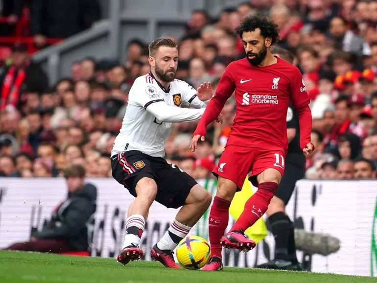 Sự trở lại của Luke Shaw khiến Manu an tâm hơn trong cả khâu phòng ngự lẫn tấn công. (Ảnh: Goal.com)