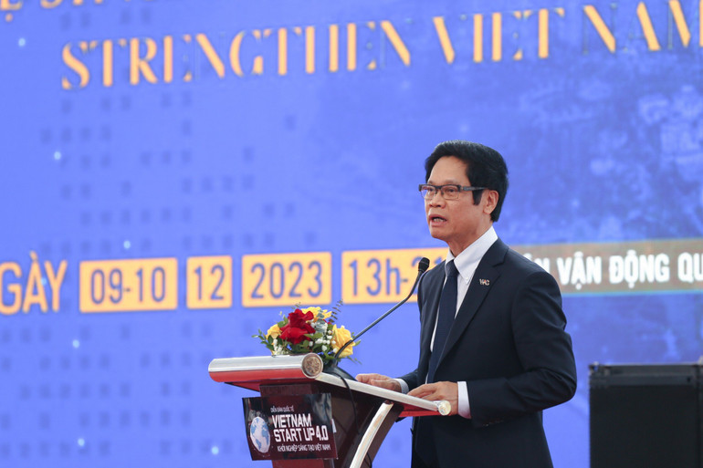 TS Vũ Tiến Lộc phát biểu tại buổi diễn đàn.