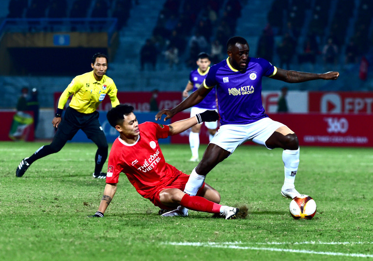 Bị thủng lưới, Viettel tổ chức phản công nhanh. Bị thủng lưới, Viettel tổ chức phản công nhanh.