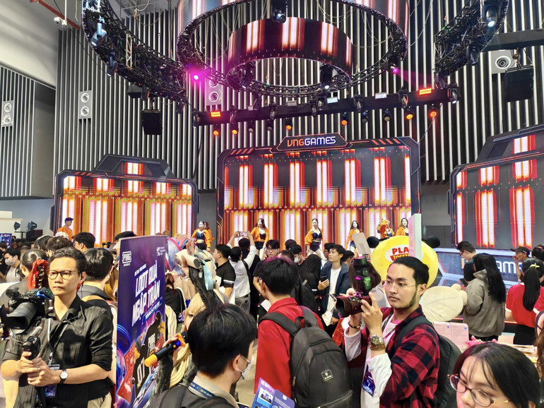 Gian hàng VNGGames thu hút hàng ngàn lượt khách tham quan.