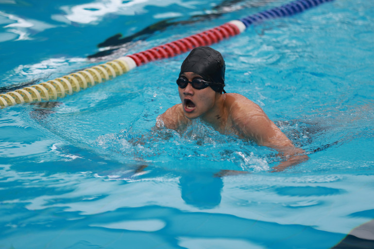 Với ý chí thi đấu cao, không vận động viên nào bỏ cuộc giữa chừng tại đường đua xanh.