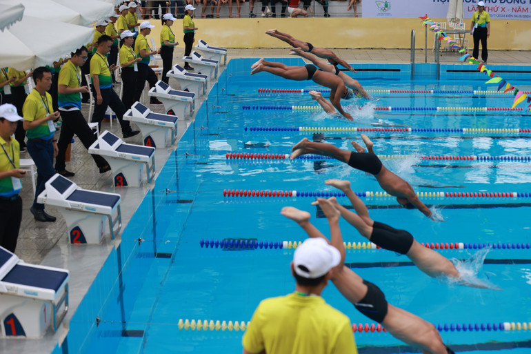 Thi đấu môn bơi trong Hội khỏe Phù Đổng toàn quốc lần thứ X tổ chức tại thành phố Hải Phòng.