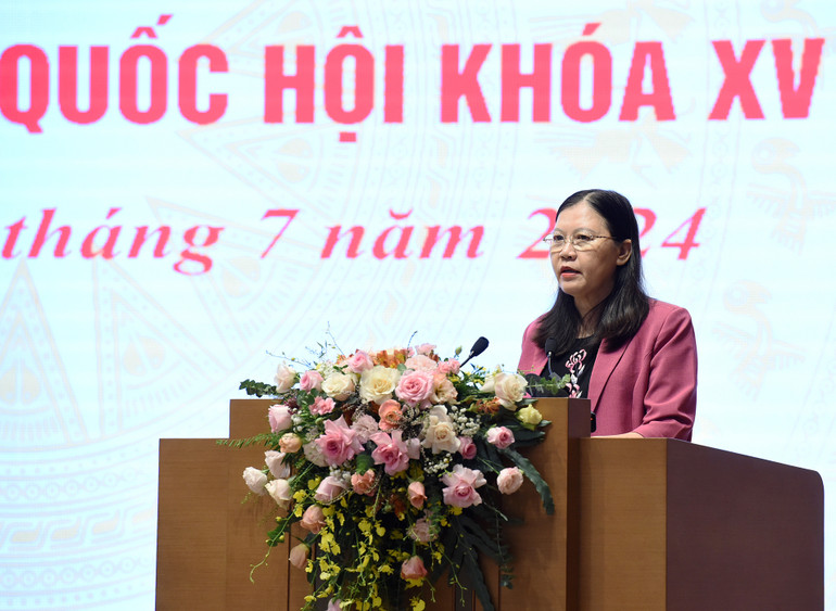 Chủ nhiệm Ủy ban Tư pháp Quốc hội Lê Thị Nga phát biểu tại Hội nghị.