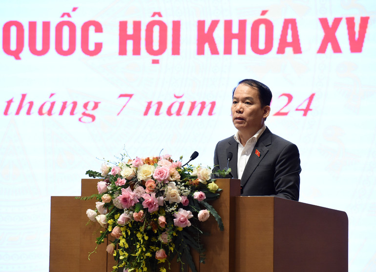 Chủ nhiệm Ủy ban Pháp luật của Quốc hội Hoàng Thanh Tùng phát biểu tại Hội nghị.