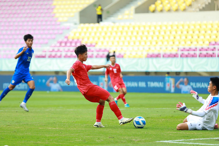 Tuyển Việt Nam chịu bàn thua bất ngờ. (Ảnh: VFF) Tuyển Việt Nam chịu bàn thua bất ngờ. (Ảnh: VFF)