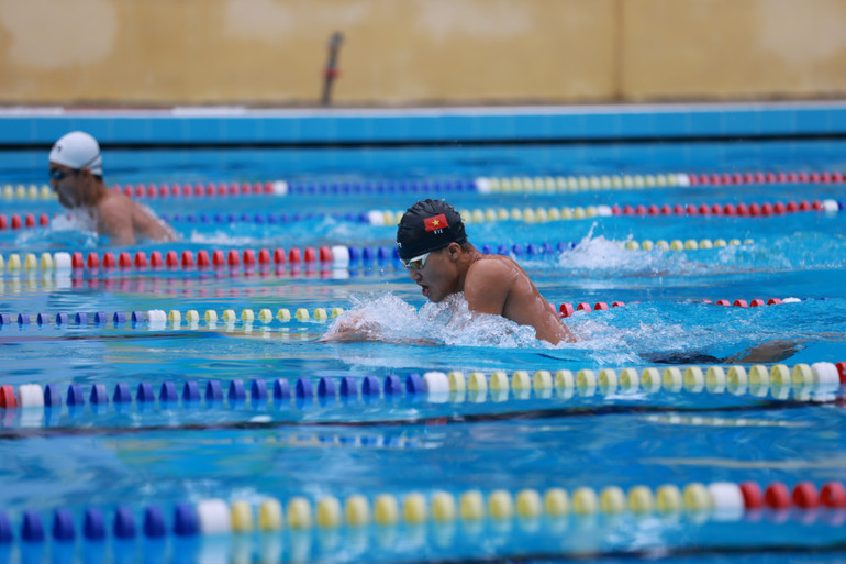 Thi đấu môn bơi, nội dung bơi ếch 50m nam.