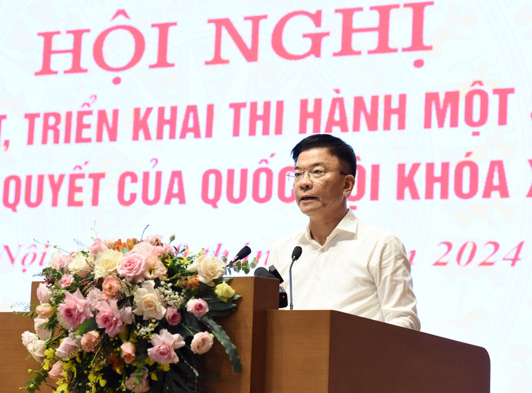 Phó Thủ tướng Lê Thành Long báo cáo triển khai thi hành một số Luật, Nghị quyết của Quốc hội khóa XV.