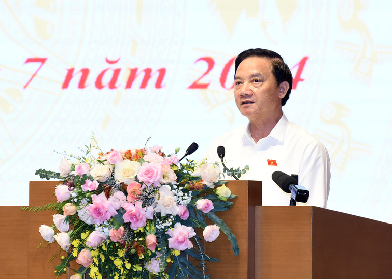 Phó Chủ tịch Quốc hội Nguyễn Khắc Định phát biểu tại Hội nghị.