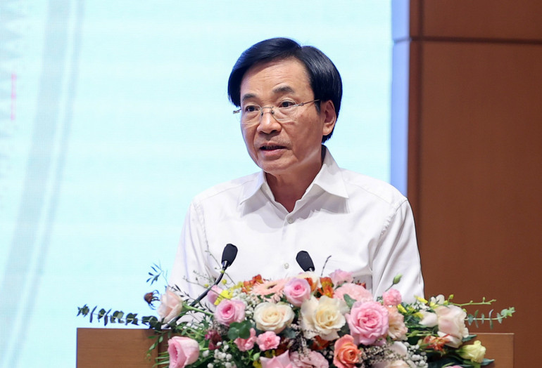 Bộ trưởng, Chủ nhiệm Văn phòng Chính phủ Trần Văn Sơn phát biểu tại Hội nghị.