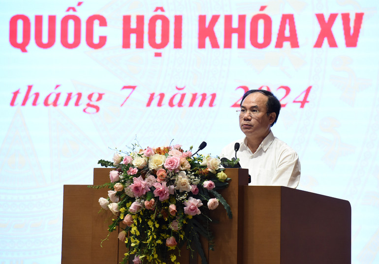 Thứ trưởng Xây dựng Nguyễn Văn Sinh phát biểu tại Hội nghị.