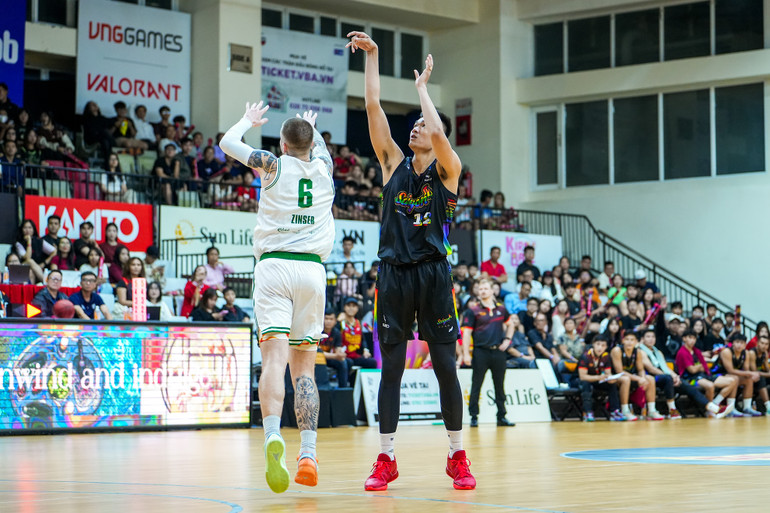 Nguyễn Huỳnh Phú Vinh dứt điểm. (Ảnh: VBA)