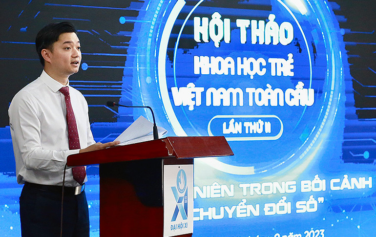 Đồng chí Nguyễn Minh Triết phát biểu ý kiến tại Hội thảo.