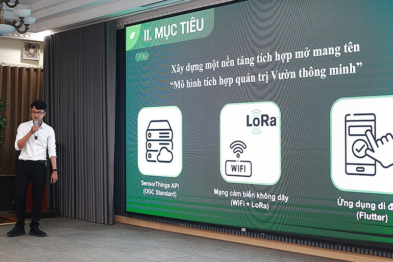 Đại diện các nhóm tác giả thuyết trình về đề tài, công trình nghiên cứu khoa học trong khuôn khổ Hội thảo.