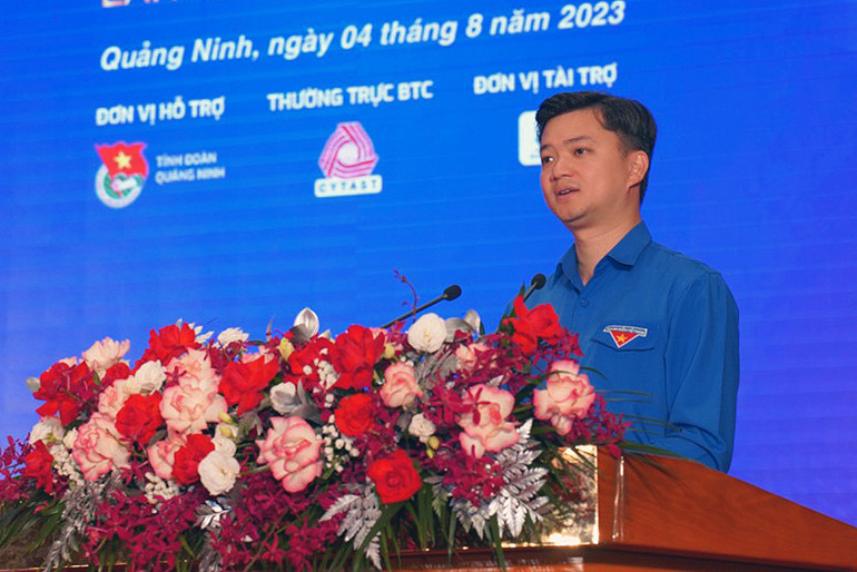 Đồng chí Nguyễn Minh Triết phát biểu ý kiến đánh giá công tác tổ chức Hội thi năm nay.