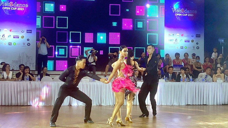 Một màn song đấu của 2 cặp vận động viên.