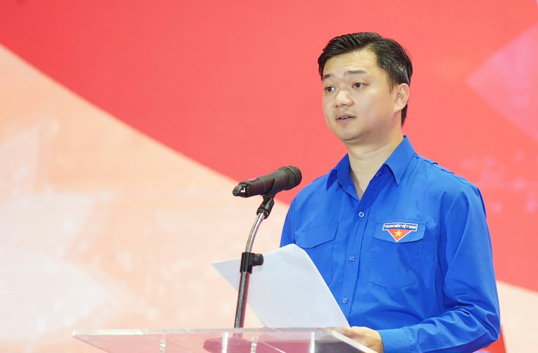 Đồng chí Nguyễn Minh Triết phát biểu ý kiến tại vòng chung kết Hội thi.