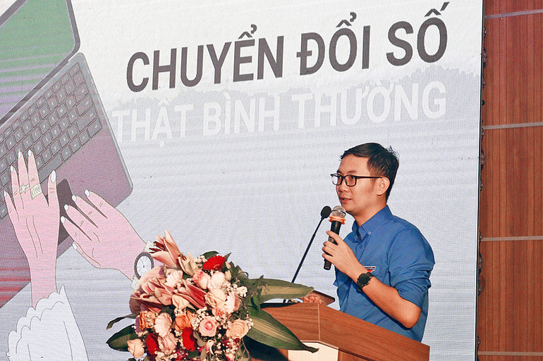 Đại diện Đoàn thanh niên Đài Truyền hình Việt Nam với tham luận "Chuyển đổi số thật bình thường". Đại diện Đoàn thanh niên Đài Truyền hình Việt Nam với tham luận "Chuyển đổi số thật bình thường".