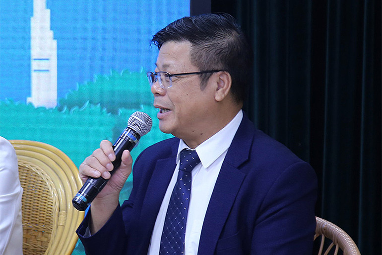 Ông Đinh Đoàn chia sẻ những vấn đề liên quan đến hạnh phúc lứa đôi.