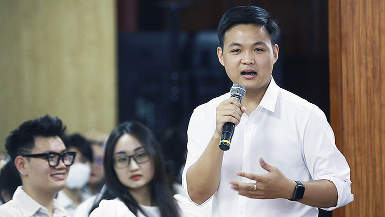 "Siêu trí tuệ Việt Nam" 2019 Hà Việt Hoàng đặt vấn đề tại chương trình. "Siêu trí tuệ Việt Nam" 2019 Hà Việt Hoàng đặt vấn đề tại chương trình.