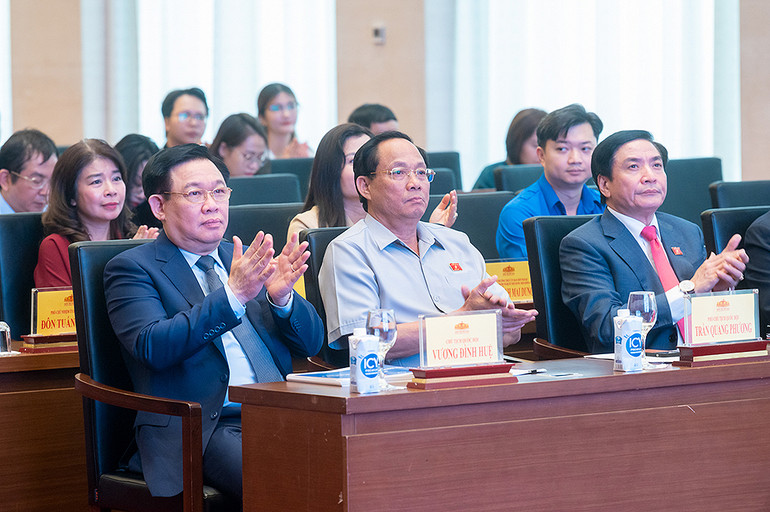 Chủ tịch Quốc hội Vương Đình Huệ và các đại biểu dự buổi lễ. (Ảnh: Duy Linh)